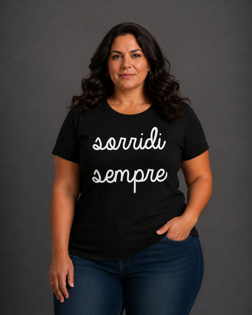 Carica immagine 1 in visualizzazione galleria. T-shirt Curvy Sorridi